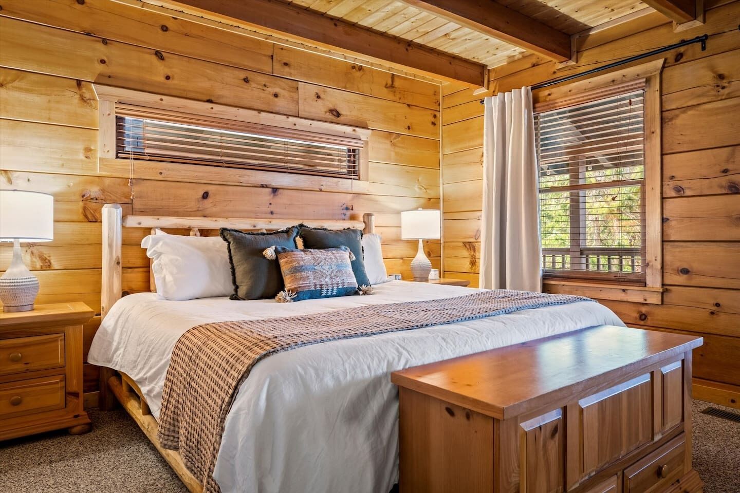 4 bedrooms, desk, iron/ironing board, free WiFi