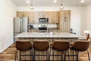 Fridge, microwave, oven, stovetop - Loaded Logan Loft near USU & EVERYTHING Else - Sleeps 8 in beds (North Logan)