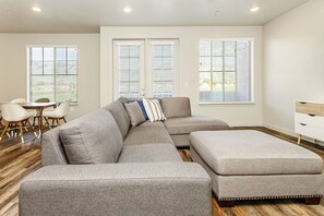 Smart TV, libros y impresora 