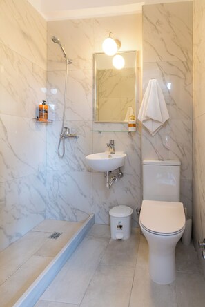 Bathroom - Marilena Apartments and Studios by Holidays in Dassia (Corfu)