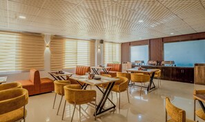 Restaurant - Treebo Chandigarh Grand (Chandigarh)