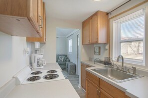 Private kitchen - 583 Miller Rd, Coldwater, MI 49036 (Coldwater)