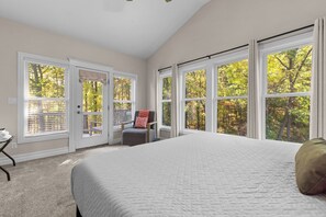 9 عدّة غرف نوم ومكتب وسرير سفر وواي فاي