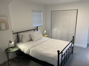 2 habitaciones, tabla de planchar con plancha, wifi y ropa de cama