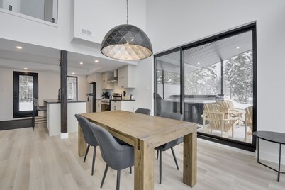 Chalet Scandinave Avec spa Dans Charlevoix, Nature et Tranquillité