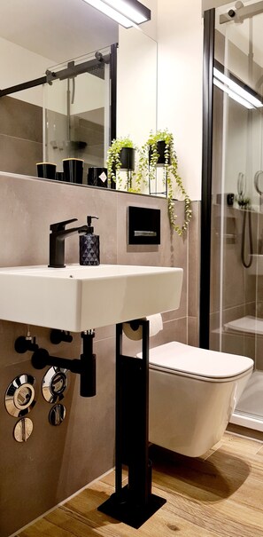 Hair dryer, towels, soap, toilet paper - ELBQUARTIER N°1 | Charming apartment right in the center (Wedel)