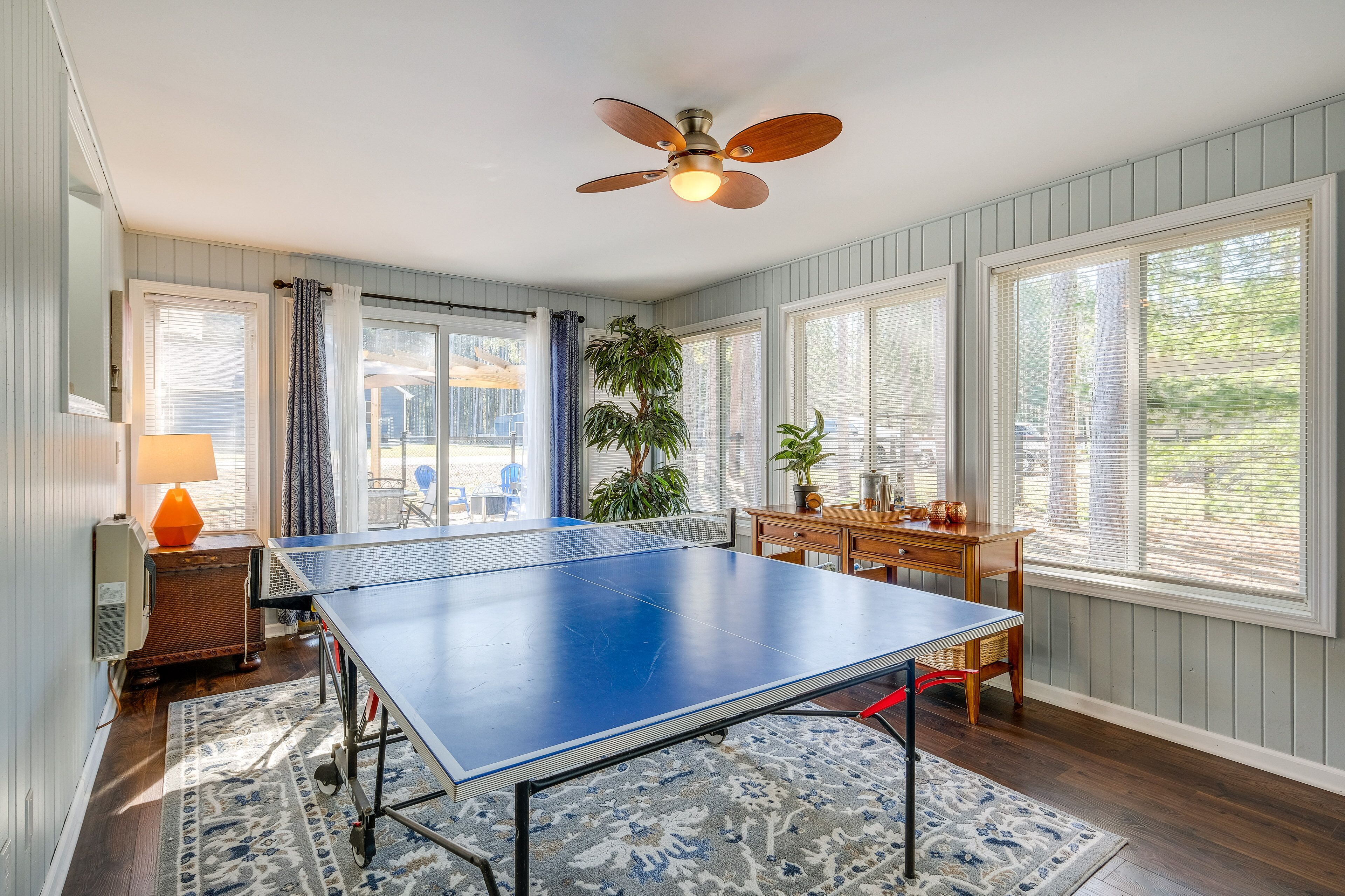 Beautiful Roscommon Home < 1 Mi to Higgins Lake!