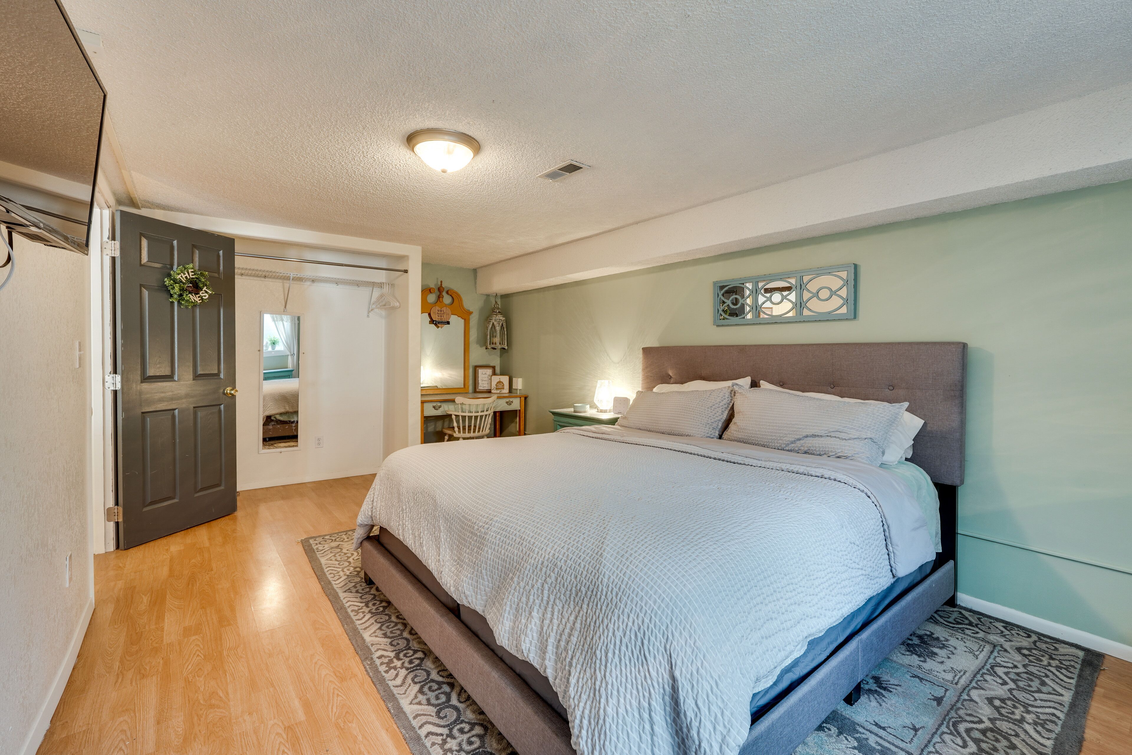 ‘Casa Del Moro’ Klamath Falls Apt: Pool & Hot Tub!