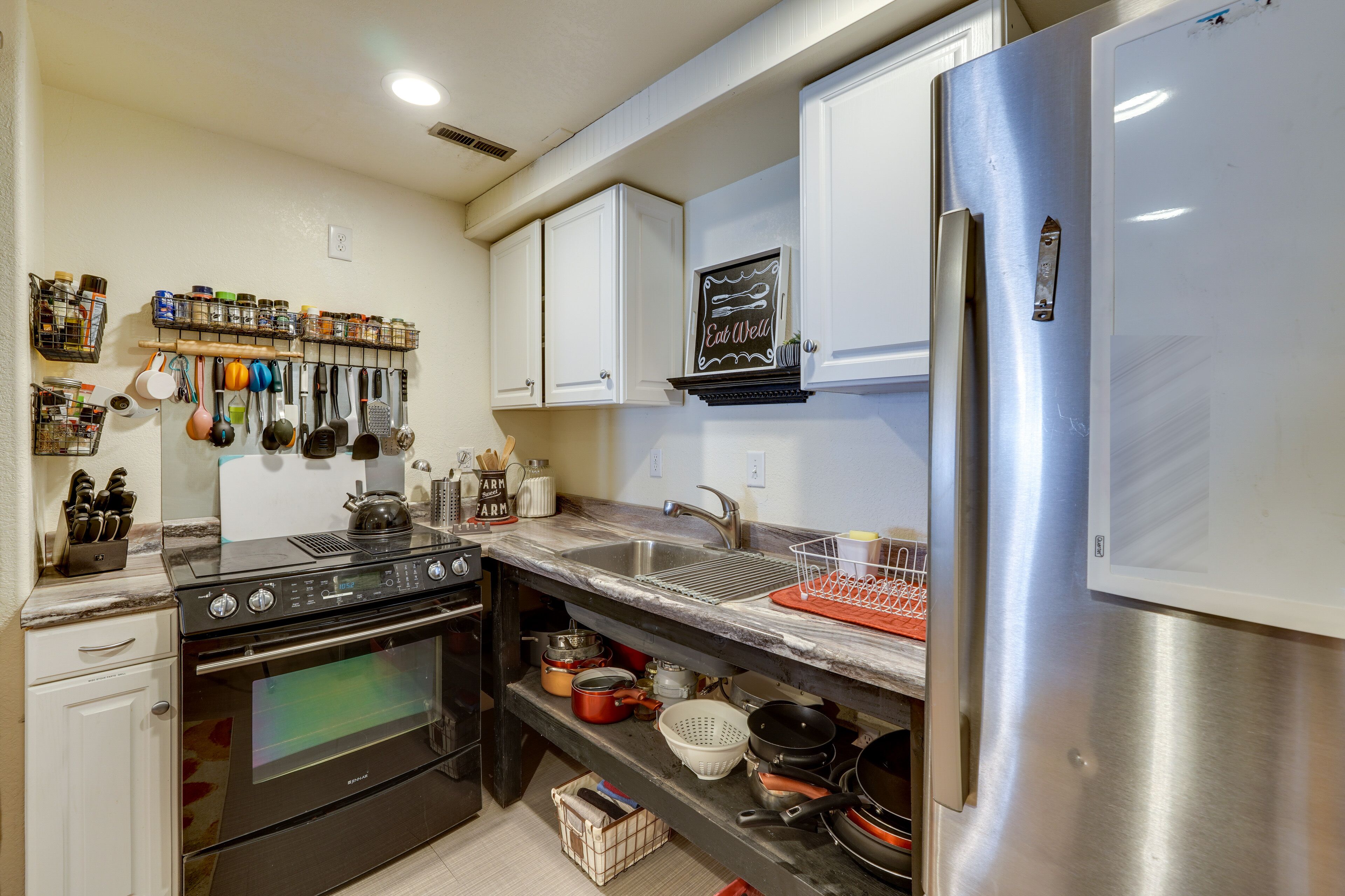 ‘Casa Del Moro’ Klamath Falls Apt: Pool & Hot Tub!