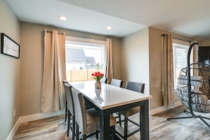 Dining - Ocean Shores Home w/ Game Room - Walk to Beaches! (Ocean Shores)