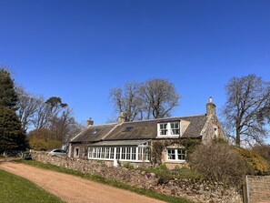 Exterior - Countryside cottage in the hills (Haddington)