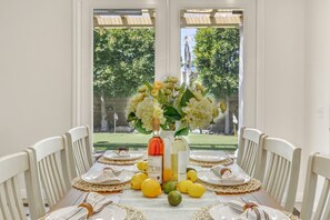 Dining - LUX  - Amazing Huntington Beach City Home Walk 2 Beach And Close to Disney (Huntington Beach)