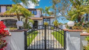Unclassified image, 3 of 98, button - LUX  - Amazing Huntington Beach City Home Walk 2 Beach And Close to Disney (Huntington Beach)