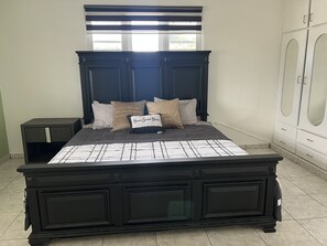 3 chambres, bureau, accès au Wi-Fi (inclus), literie fournie