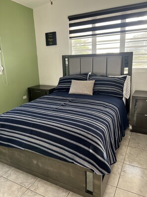 3 chambres, bureau, accès au Wi-Fi (inclus), literie fournie