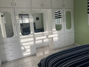 3 bedrooms, desk, free WiFi, bed sheets