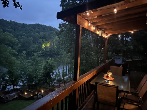Cabin on the Lake!  Just minutes from Daniel Boone National Forest.