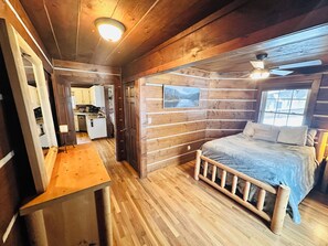 3 bedrooms, desk, free WiFi, bed sheets