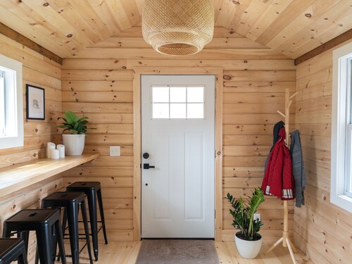 Chic Catskills Cabin w/ Fireplace, Firepit, 30min to Ski Big Bear Resort.