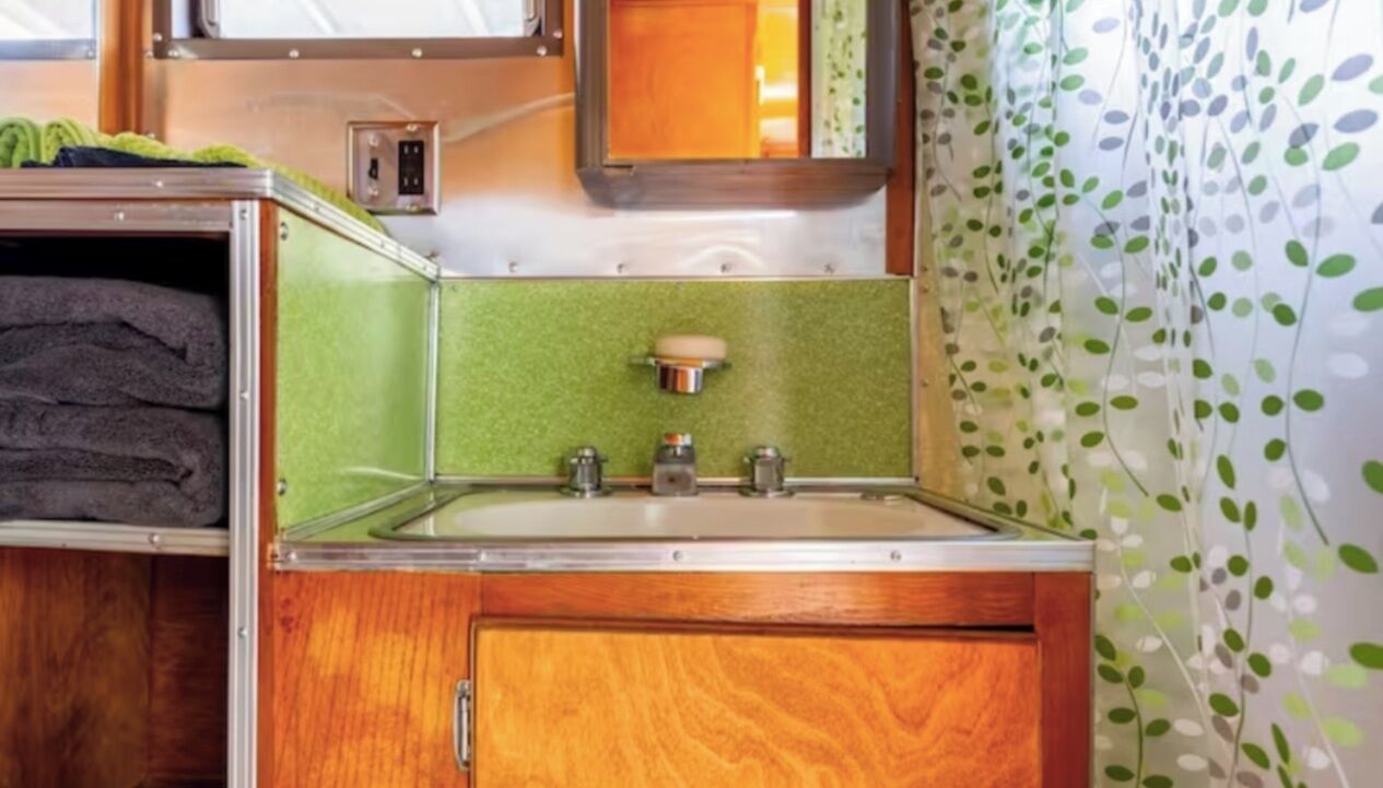 New! Stunning View/Romantic Airstream/ Sauna/ Fire Table