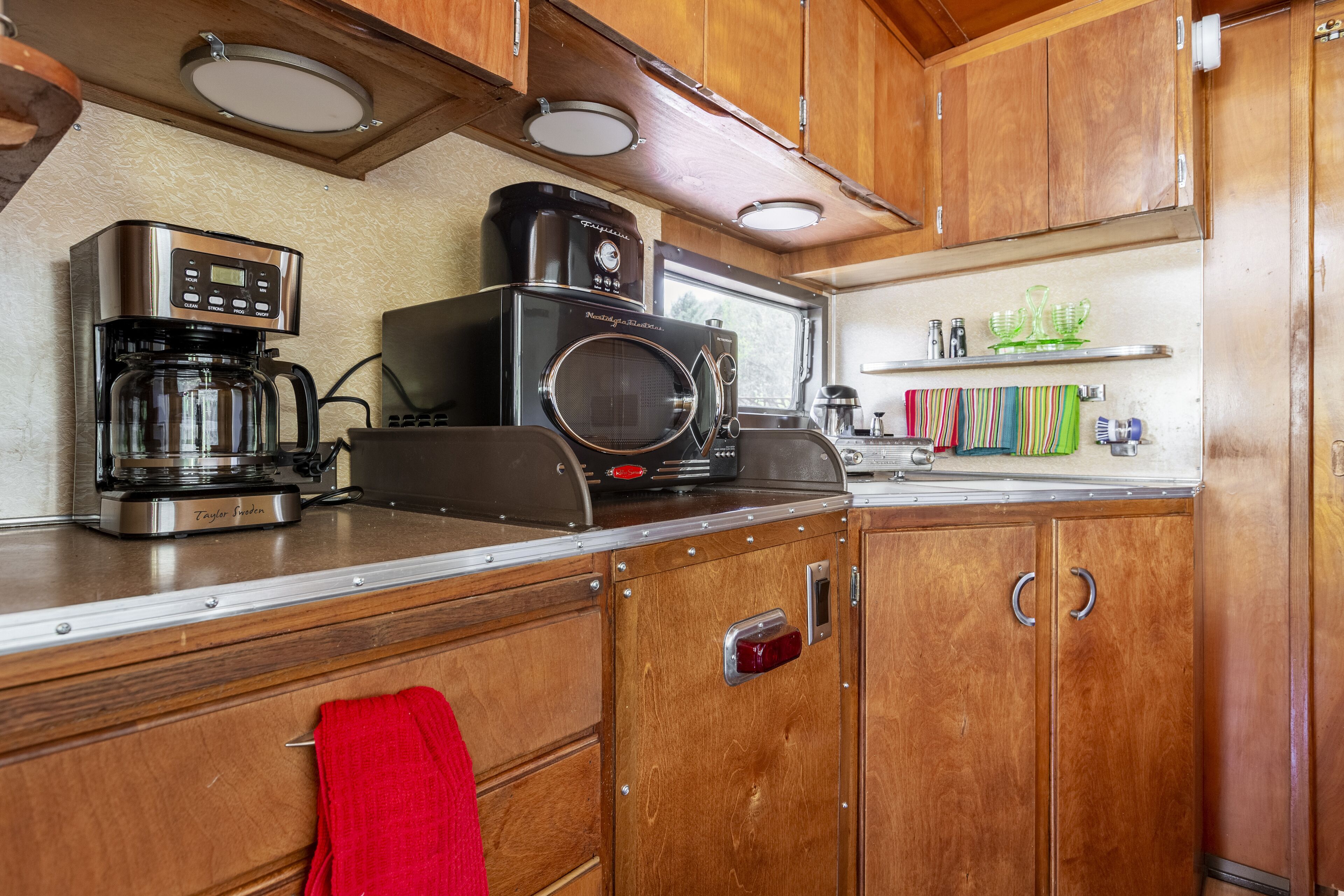 New! Stunning View/Romantic Airstream/ Sauna/ Fire Table