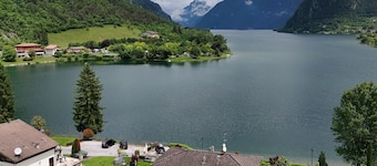 Right on the lake, view of the lake and mountains, 200m to store