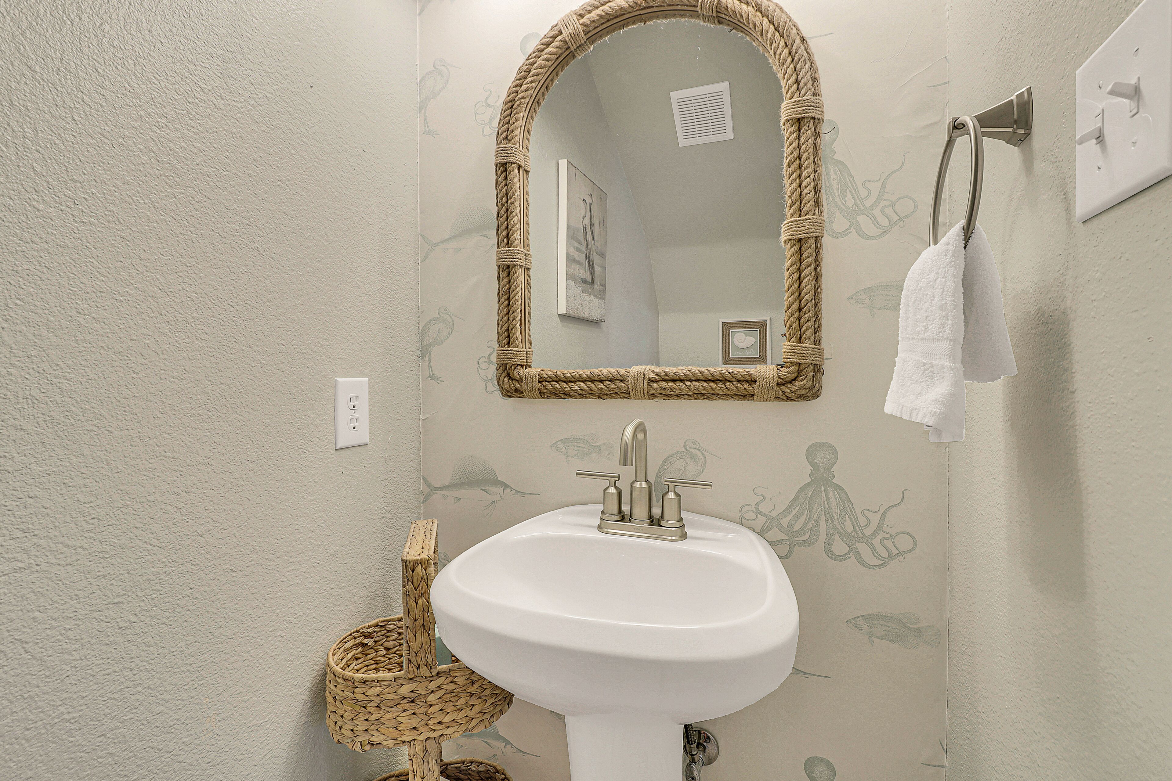 Inviting townhouse with game room, full kitchen, central AC, & W/D