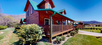 Pristine mountain home with fireplace, gorgeous views, W/D, grill, & deck