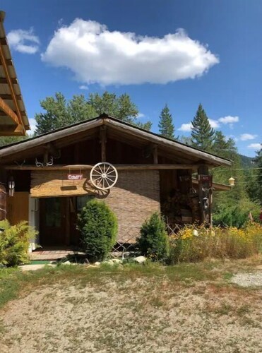 Carmi Station Comfy Cabin