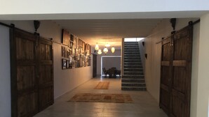 Unclassified image, 3 of 31, button - The Gallery self catering (Franskraal)
