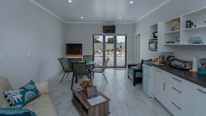 Unclassified image, 5 of 31, button - The Gallery self catering (Franskraal)