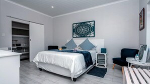 Unclassified image, 2 of 31, button - The Gallery self catering (Franskraal)