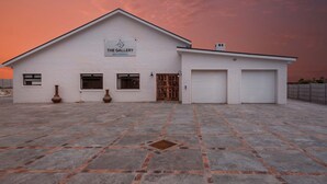 Unclassified image, 4 of 31, button - The Gallery self catering (Franskraal)