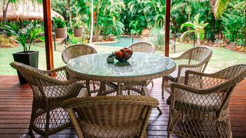 Tempat makan outdoor