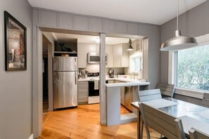 Private kitchen - Explore Woodstock from an Exceptional Home (Woodstock)