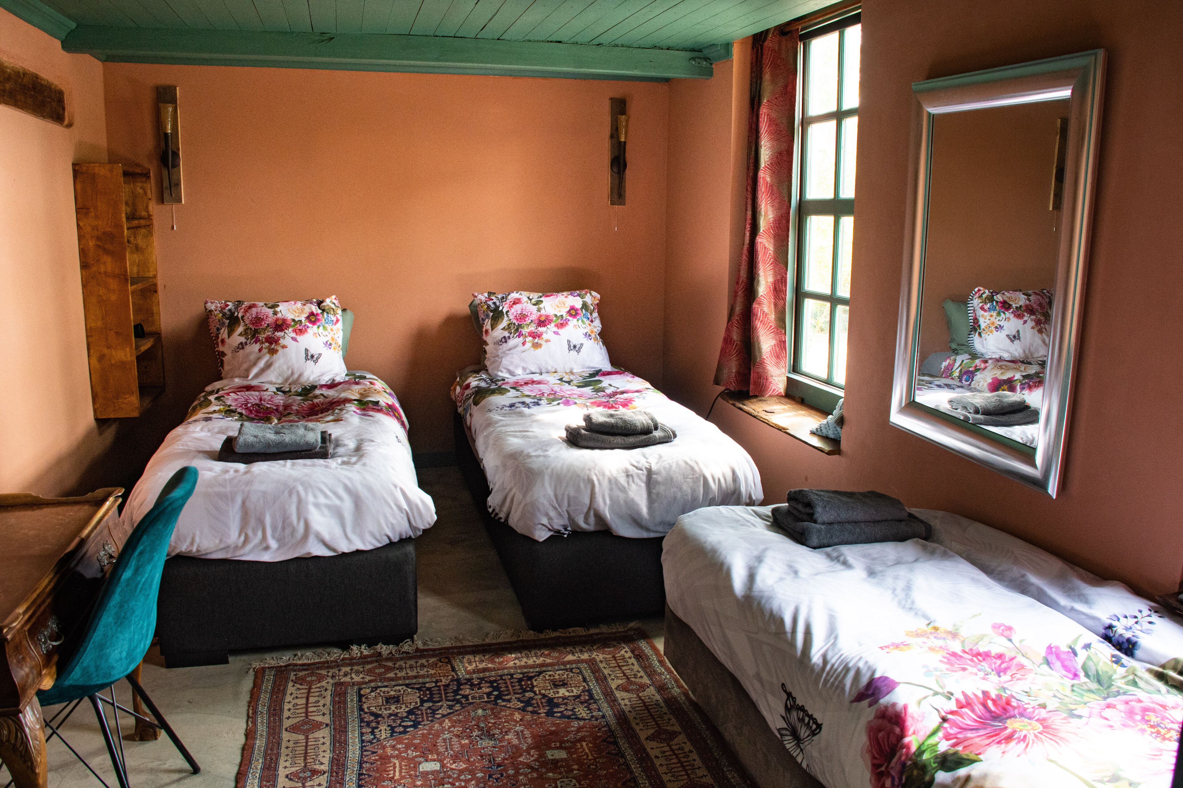 4 bedrooms, desk, iron/ironing board, travel crib