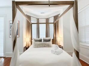 3 camere, una scrivania, ferro/asse da stiro, culla da viaggio