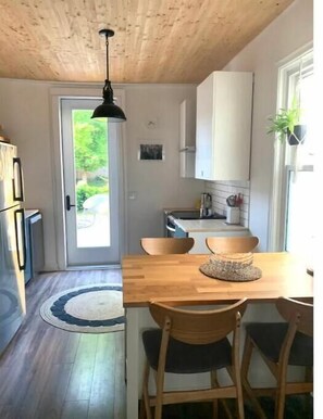 Frigorífico, horno, placa de cocina y lavavajillas