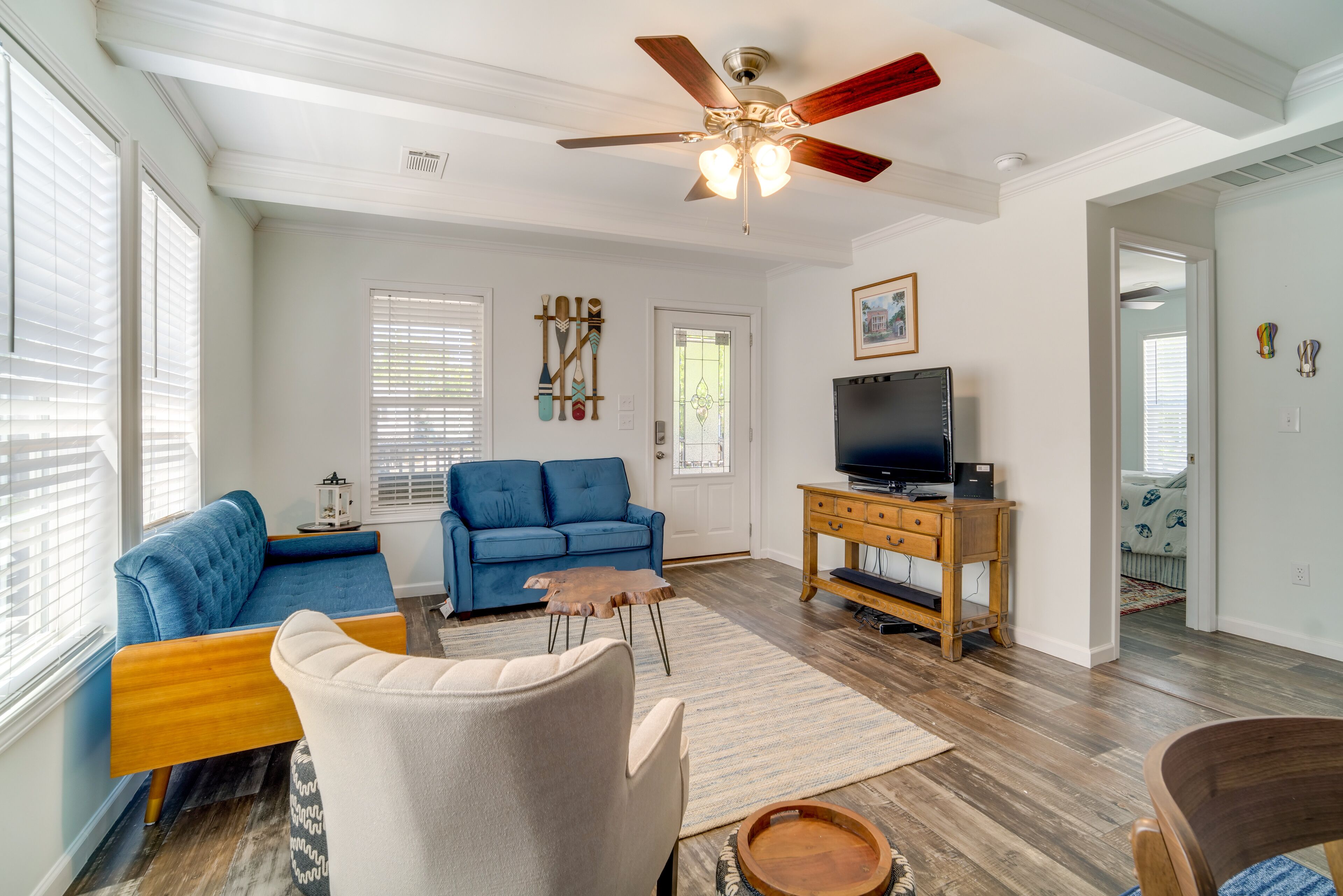 Charleston Home w/ Porch - 3 Mi to Folly Beach!