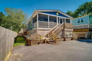 Exterior - Charleston Home w/ Porch - 3 Mi to Folly Beach! (Charleston)