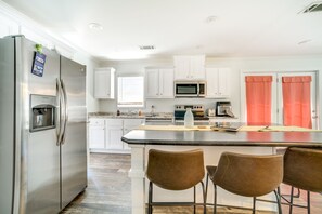 Refrigerador, microondas, parrilla de estufa y lavavajillas 