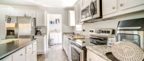 Fridge, microwave, stovetop, dishwasher