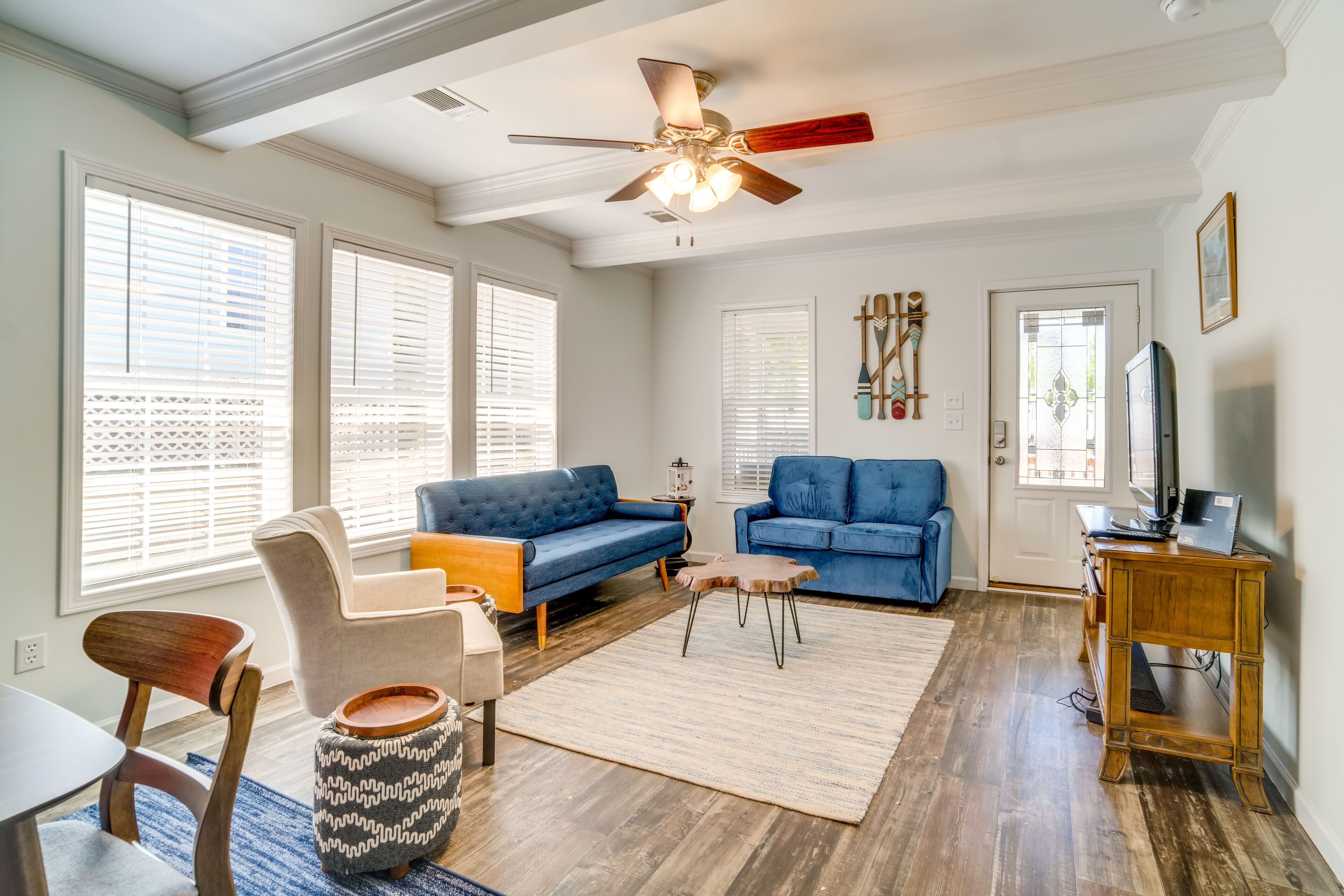 Charleston Home w/ Porch - 3 Mi to Folly Beach!