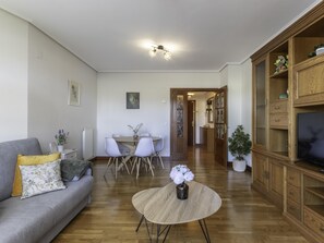 TV, books - Quietness and Comfort next to the Barakaldo Estuary (Barakaldo)