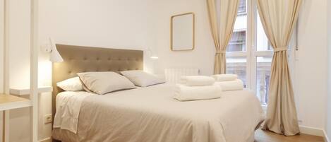 2 bedrooms, iron/ironing board, travel crib, free WiFi