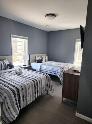 2 bedrooms, iron/ironing board, free WiFi, bed sheets