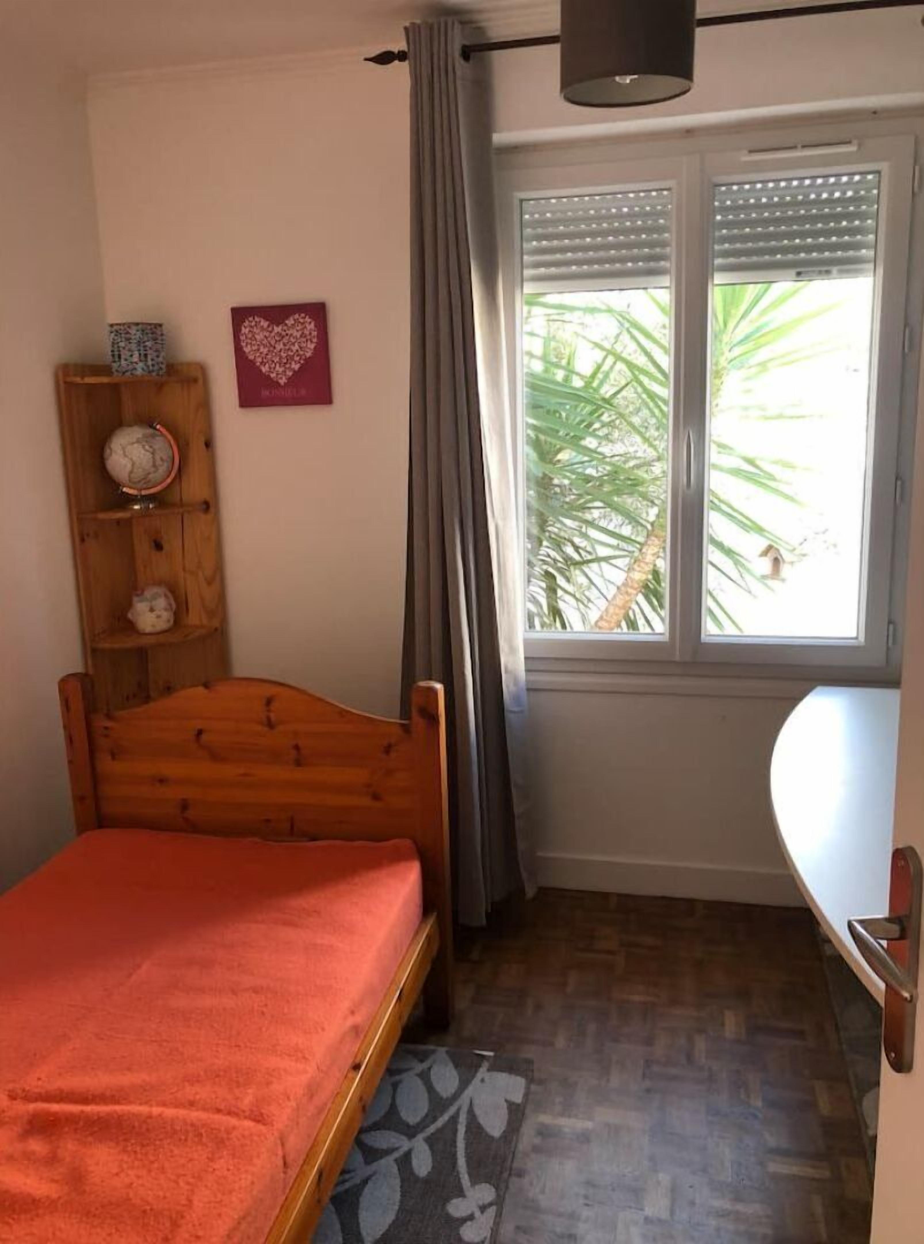 ideal house for your holidays, large enclosed garden (dogs welcome)