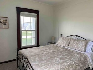 3 dormitorios, tabla de planchar con plancha, wifi gratis y ropa de cama