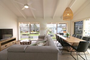 TV - Beach Haven - 3 bedroom Fishpen (Merimbula)