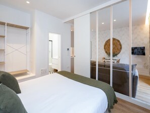 1 habitación, tabla de planchar con plancha, wifi gratis y ropa de cama 